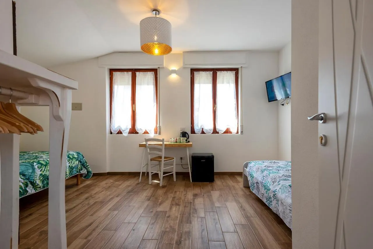 Dery Alghero Holiday Rooms 0*,  Italia